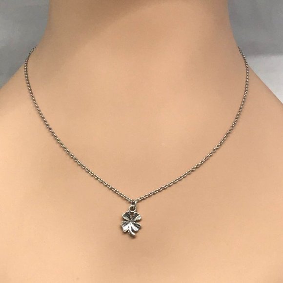 Petite 🍀 Clover Shamrock Good Luck Charm - Picture 4 of 9